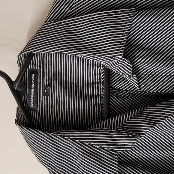 Express Design Studio Blouse - Picture 3 of 3